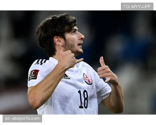 那不勒斯发布新赛季第三球衣,设计灵感来源于庞贝古城